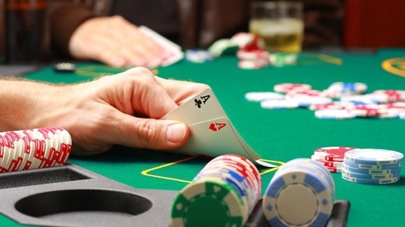 Luật Chơi Poker Tại xn88 – Diễn Biến Một Ván Bài Chuẩn